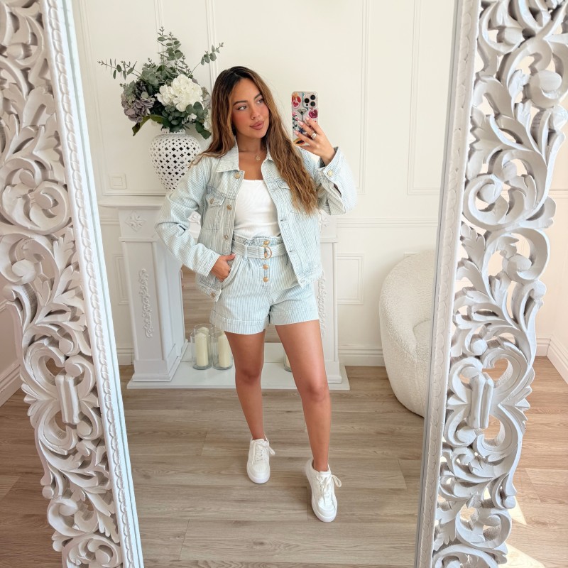 SHORT EN JEAN RAYURES AVEC CEINTURE SHORT EN JEAN RAYURES AVEC CEINTURE